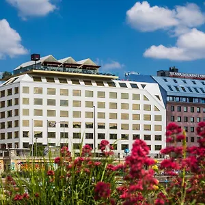 酒店 Radisson Red Hotel,